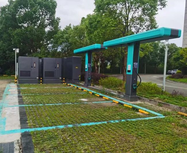 比亚迪多地闪充区外站投运,高速出入口1公里内就近补能图2