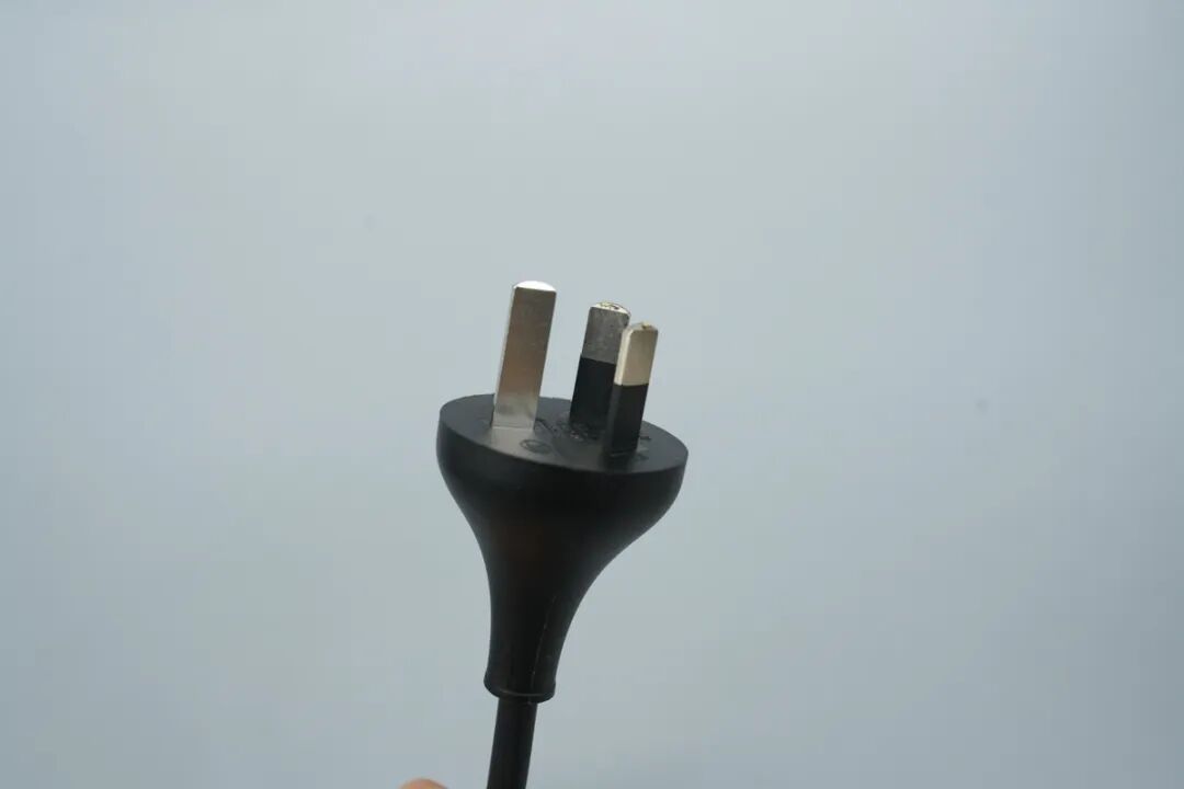 拆解报告:英伟达DGX Spark原装240W电源图3