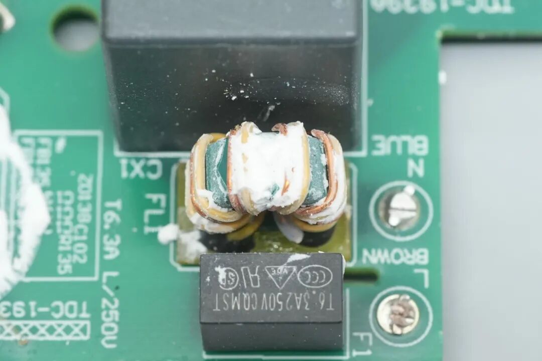 拆解报告:英伟达DGX Spark原装240W电源图43