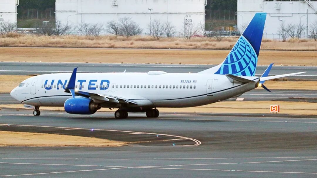 美联航737首次光临首都机场图1