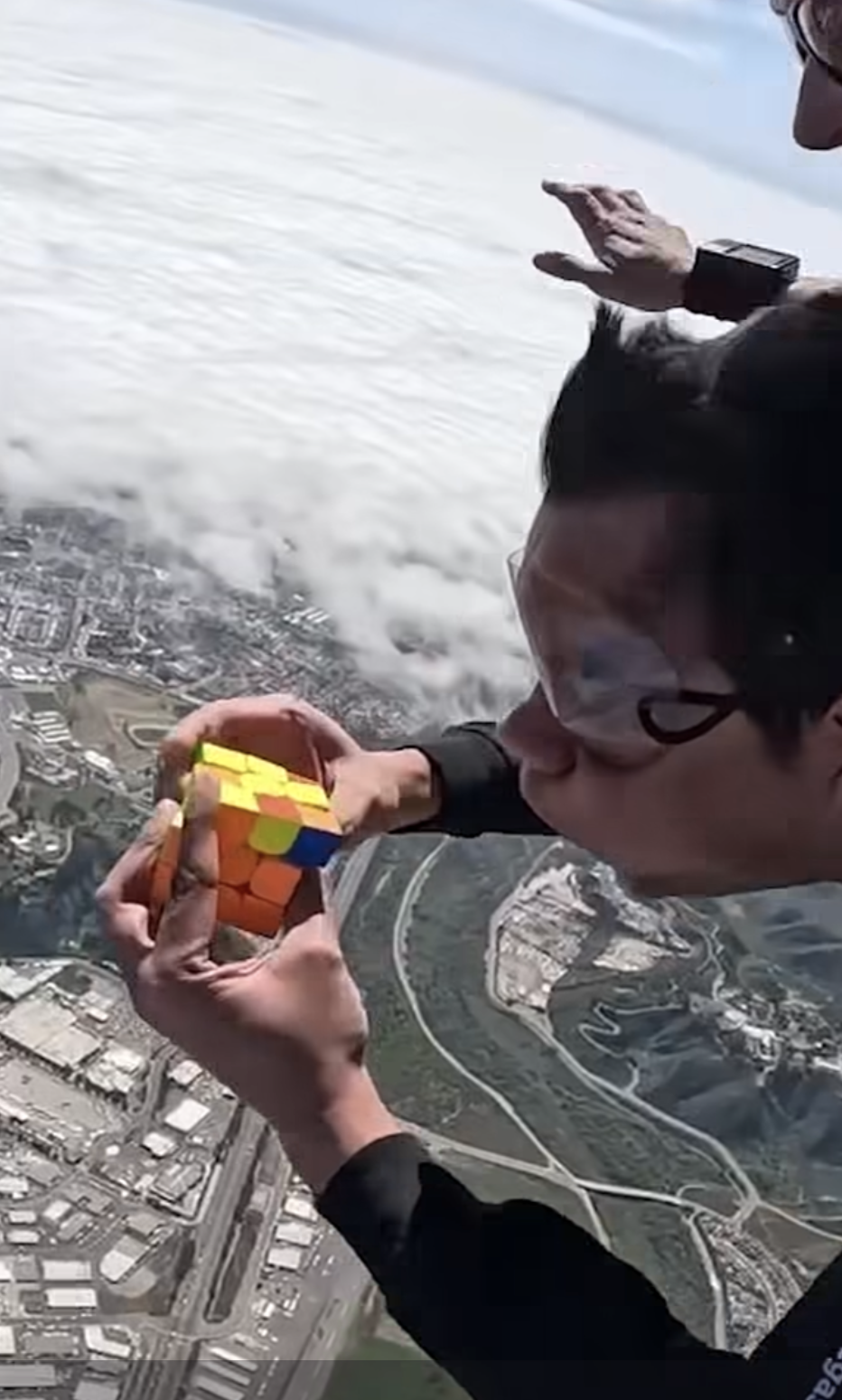 有意思周报|国外最新研究发现,苹果手机有效降低了出生率?;澳洲养殖场偷养10万只“超级蟑螂”被查处,黑市价值20万澳元图7
