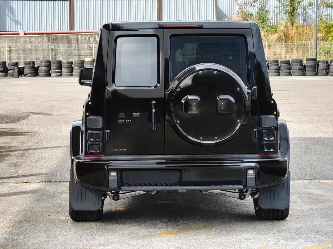 1.5T增程动力，熏黑22英寸轮圈+红色卡钳+“小书包”，AMG G 63平替？图2
