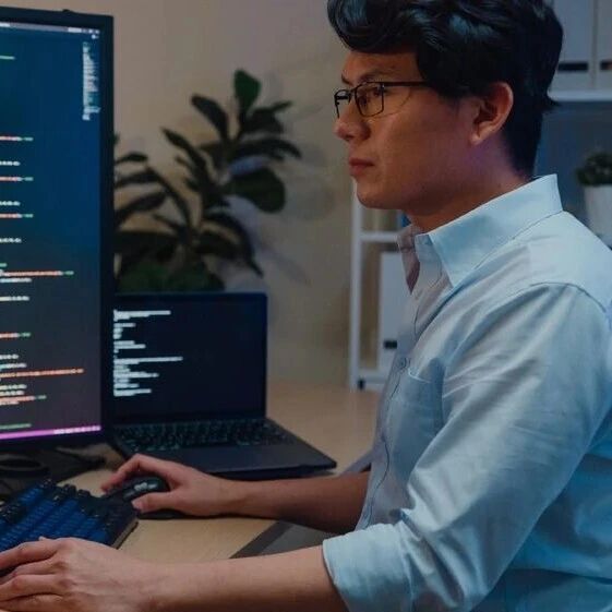 AI时代，别再提“人人都是程序员”了