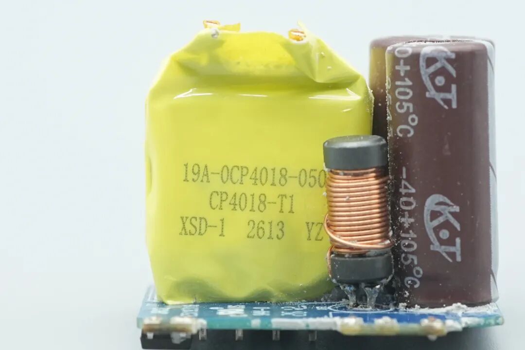 拆解报告:闪极40W USB-C小灵冲充电器图46