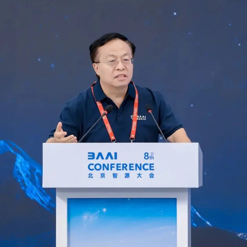 对话智源黄铁军、王仲远：世界模型是具身智能突破关键，AI自进化后将不可控