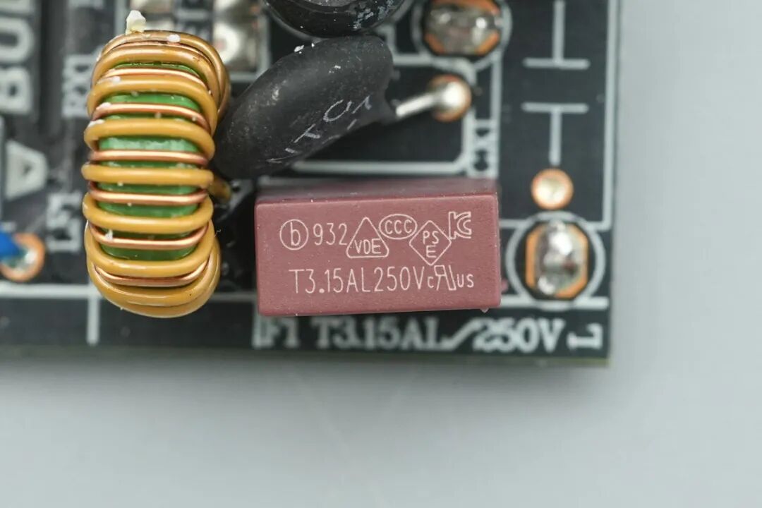 拆解报告:公牛UFCS融合快充86面板图48