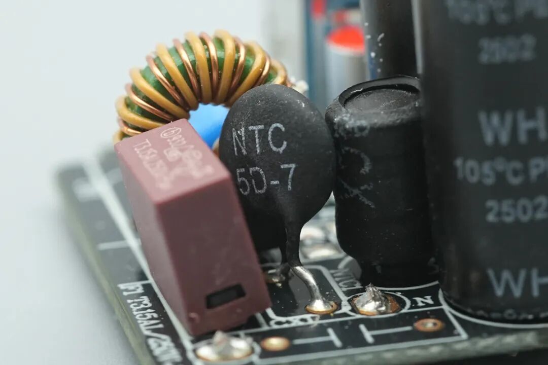 拆解报告:公牛UFCS融合快充86面板图49