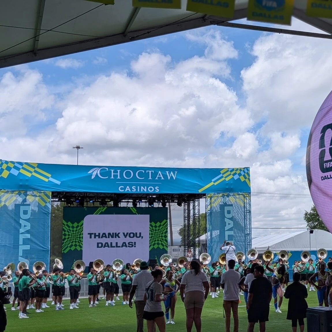 为什么多届世界杯，都离不开洲明体育光显解决方案！