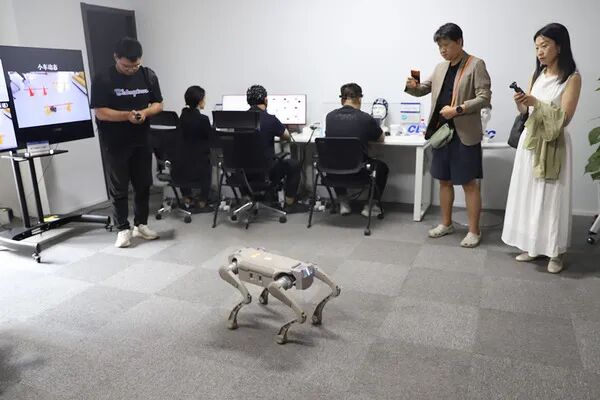 走进天津脑机接口“朋友圈”：从“讲故事”到“交产品”，这一步走了多远？图3