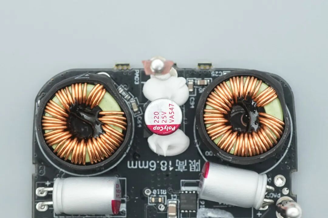 拆解报告:thinkplus方胖子灵迅伸缩线190W大功率移动电源图41