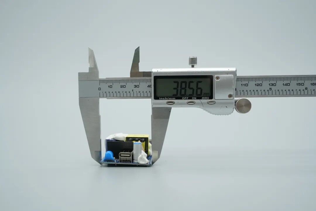 拆解报告：绿联30W USB-C氮化镓快充充电器套装图28