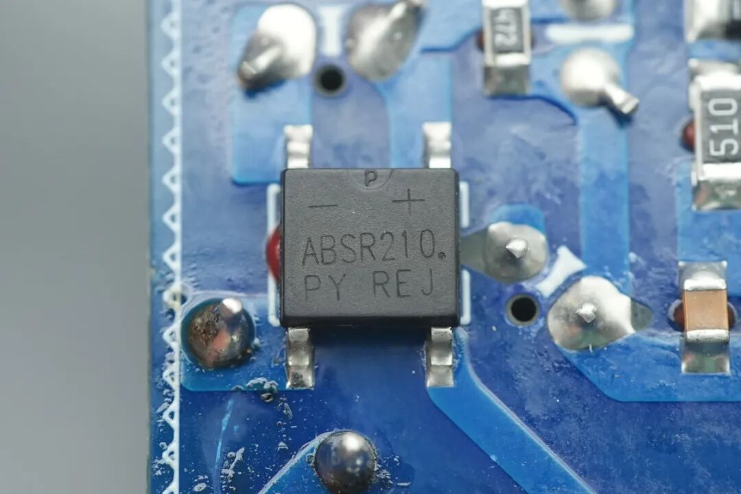 拆解报告：绿联30W USB-C氮化镓快充充电器套装图36