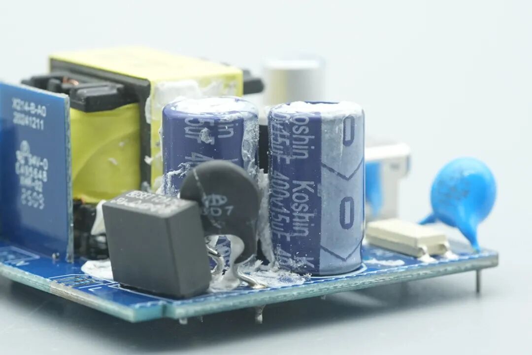 拆解报告：绿联30W USB-C氮化镓快充充电器套装图38