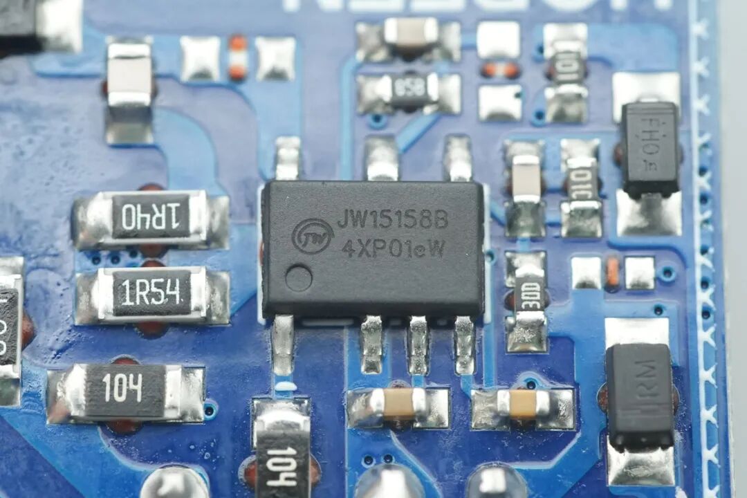 拆解报告：绿联30W USB-C氮化镓快充充电器套装图39