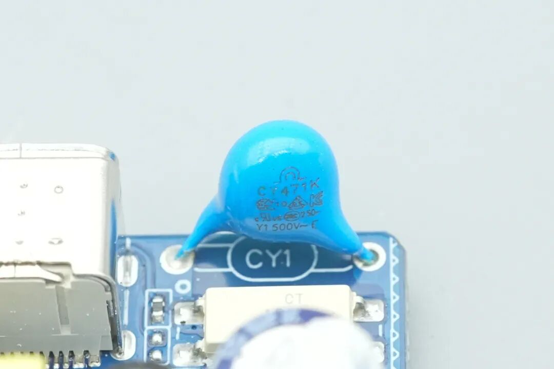 拆解报告：绿联30W USB-C氮化镓快充充电器套装图43