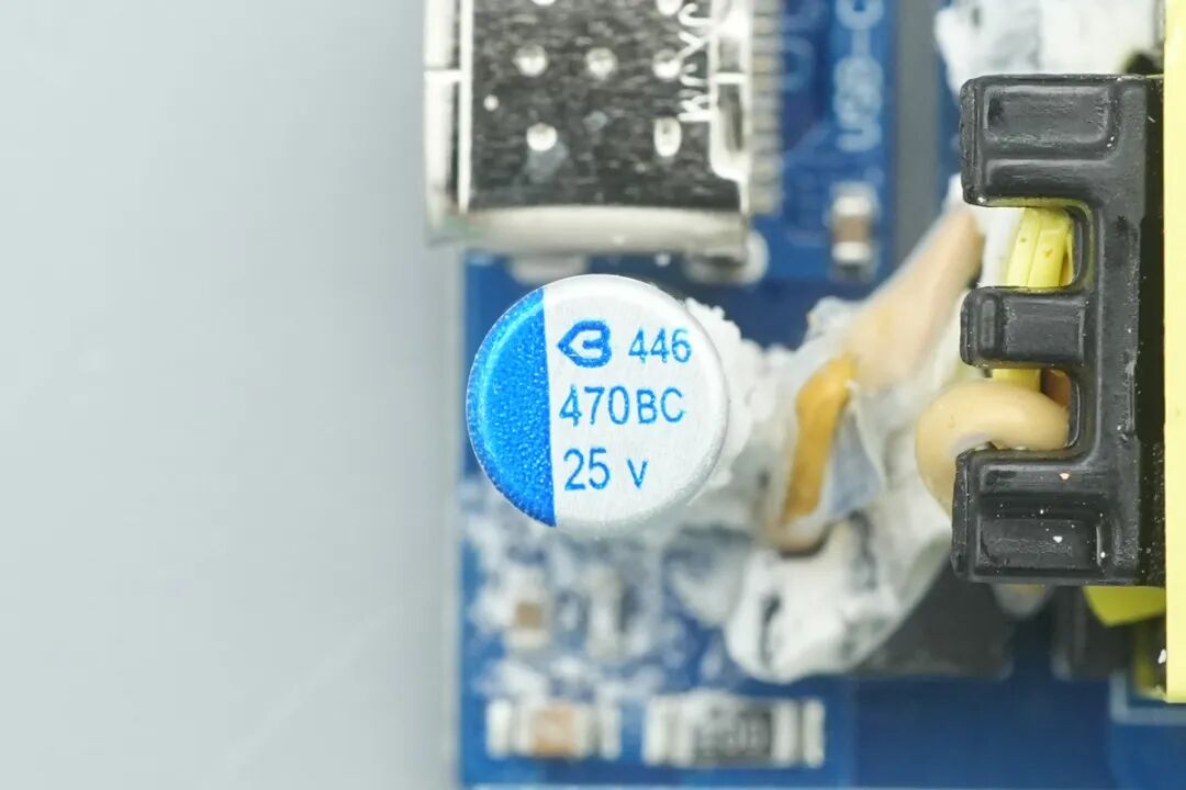 拆解报告：绿联30W USB-C氮化镓快充充电器套装图47