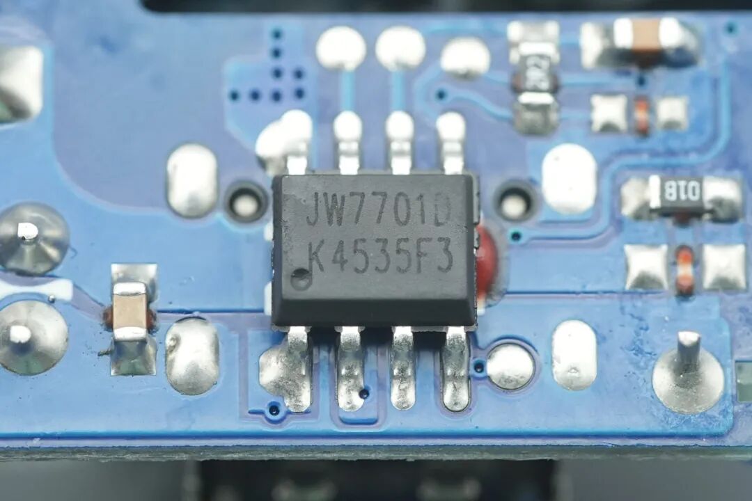 拆解报告：绿联30W USB-C氮化镓快充充电器套装图48