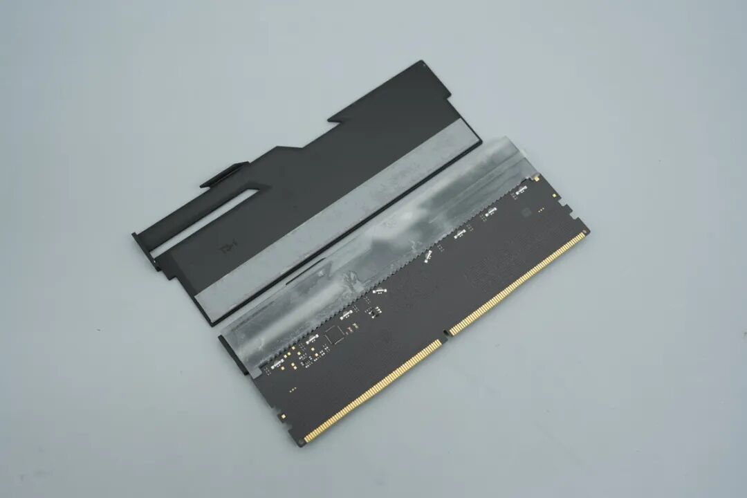 拆解报告:宏碁掠夺者Hermes DDR5 6000 C28 16GB*2内存套条图19