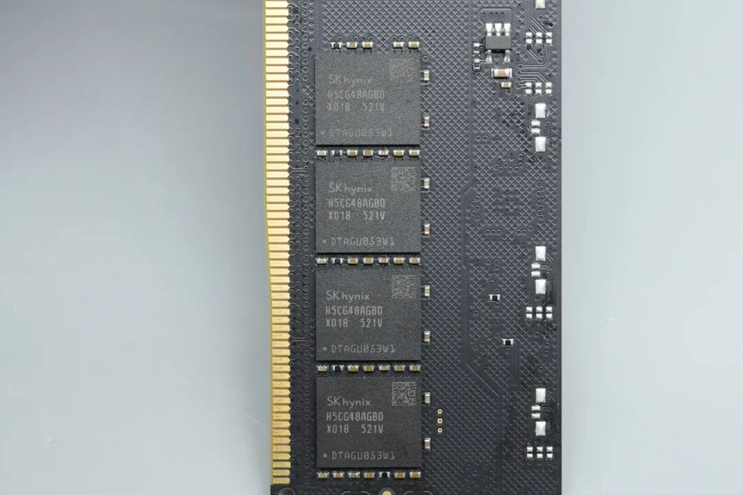 拆解报告:宏碁掠夺者Hermes DDR5 6000 C28 16GB*2内存套条图29