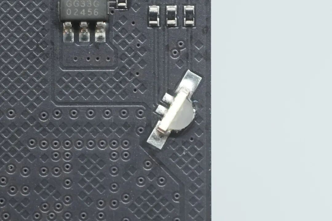 拆解报告:宏碁掠夺者Hermes DDR5 6000 C28 16GB*2内存套条图34