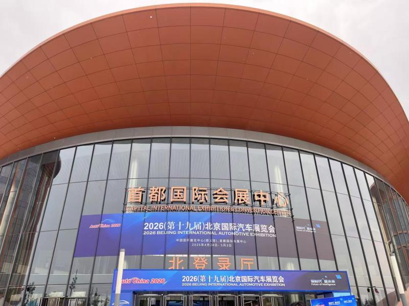 别再说电车像手机了，手机半年可出不了500款。图6
