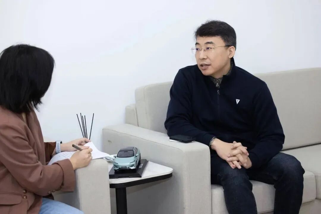 苹果多款产品涨价，普涨20%/OpenAI或推迟IPO到明年/李飞飞：10年后只剩两类工作者图7