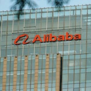 美国AI巨头，疯狂攻击中国同行！但阿里不惯着