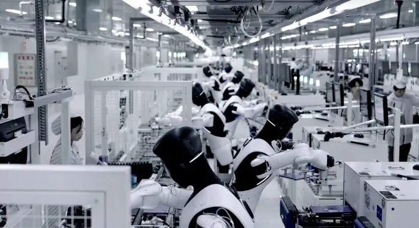 智元第15000台具身机器人正式下线图3