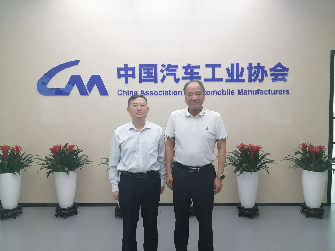 叶盛基：提升新能源汽车质量和可靠性 形成中国汽车新优势 | 高端访谈图2