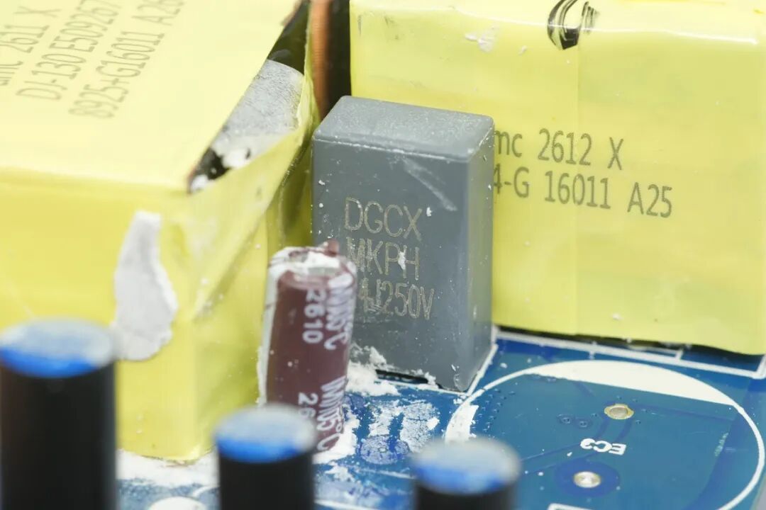 拆解报告：绿联160W速显充4C1A氮化镓充电器图65