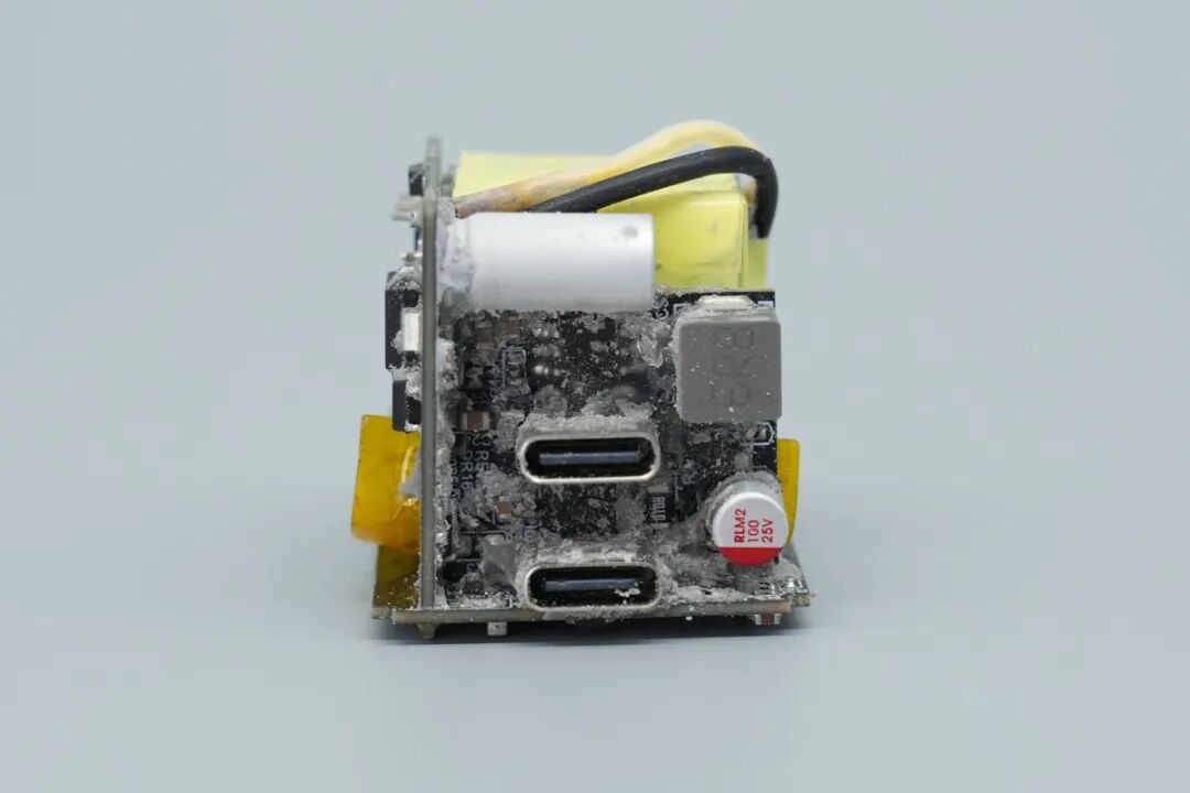 拆解报告:WEKOMEWP 45W 氮化镓充电器图26