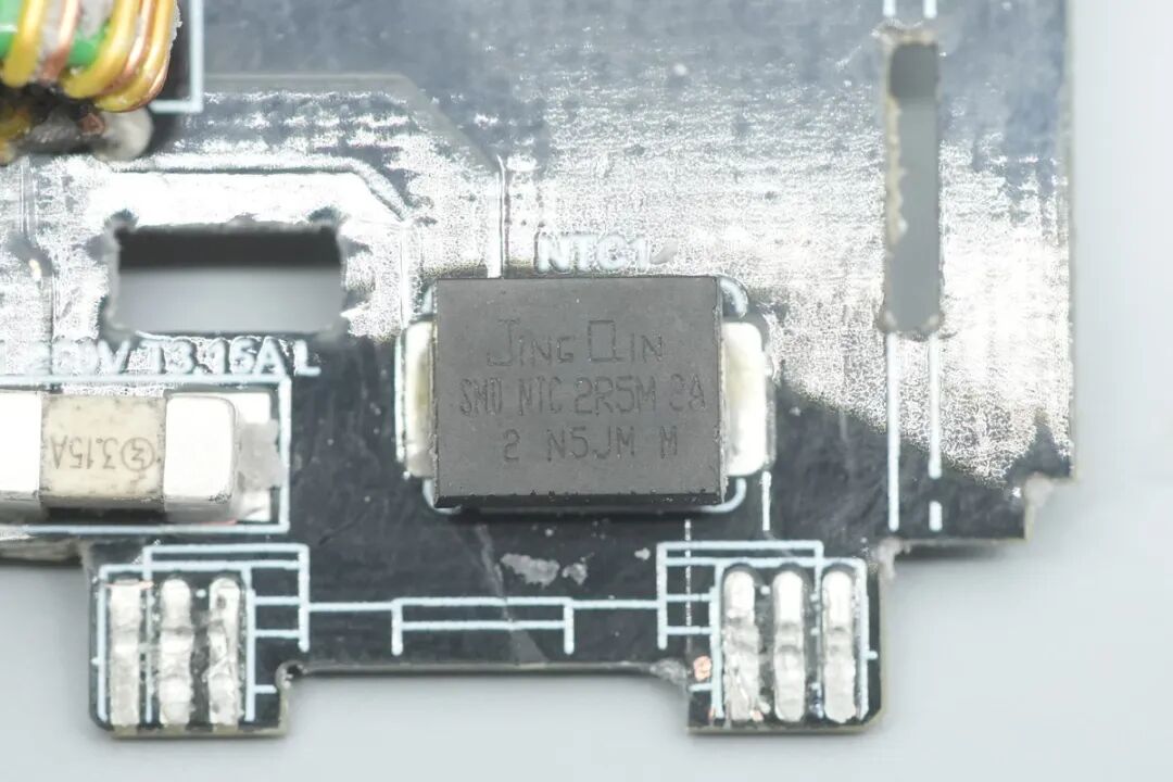 拆解报告:WEKOMEWP 45W 氮化镓充电器图36