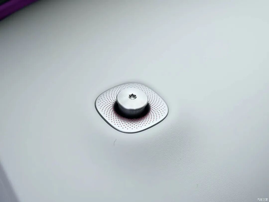 溜背造型,贯穿式星环尾灯,256色氛围灯,14点按摩零重力座椅,14.38万起买SUV看看它!图32