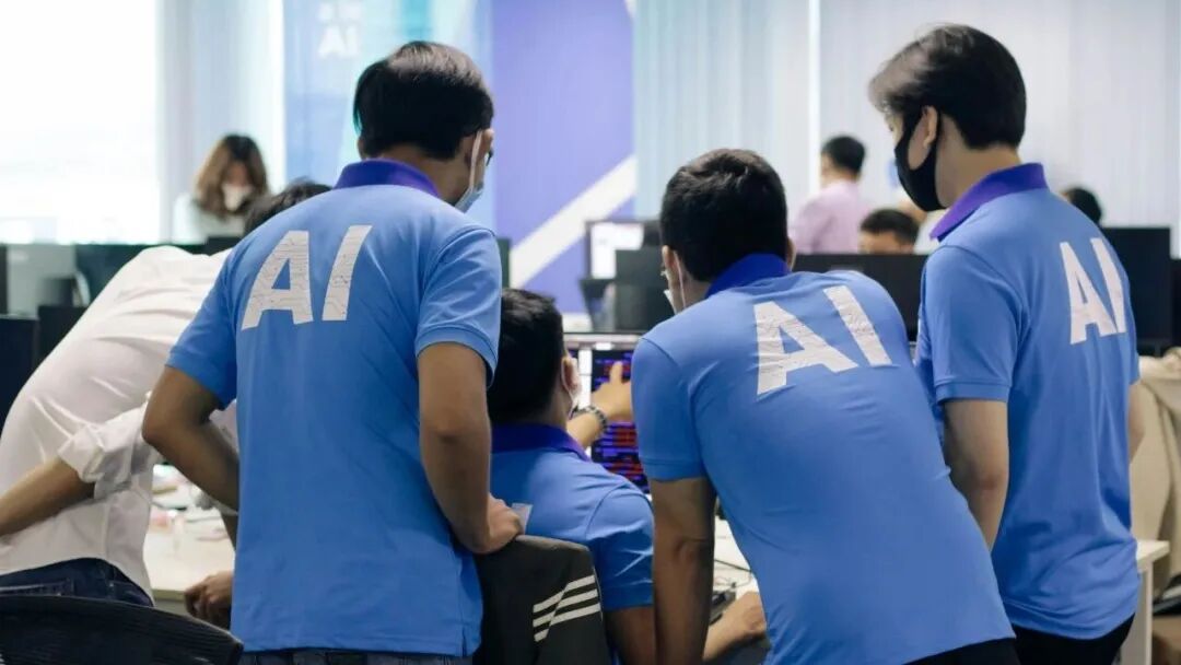 荒诞:AI让一部人无班可上,又让另一部人无班可下图1