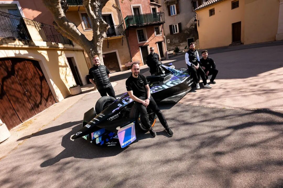 真·QQ飞车!「电动版F1」上海开赛,Gemini在线解说图3