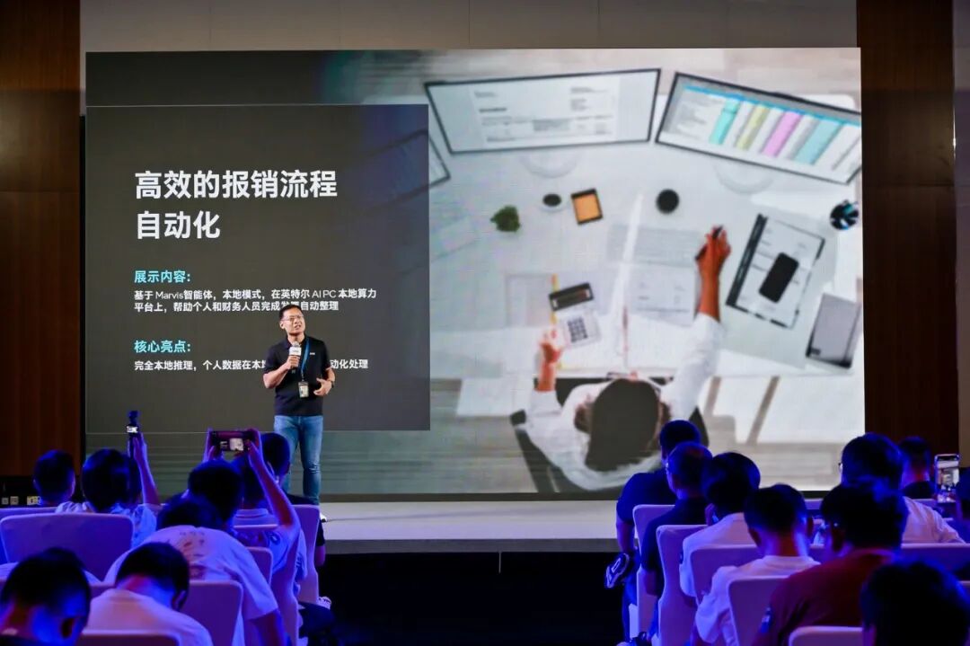 英特尔以微笑曲线诠释智能体PC价值,推动“人人可用”图21