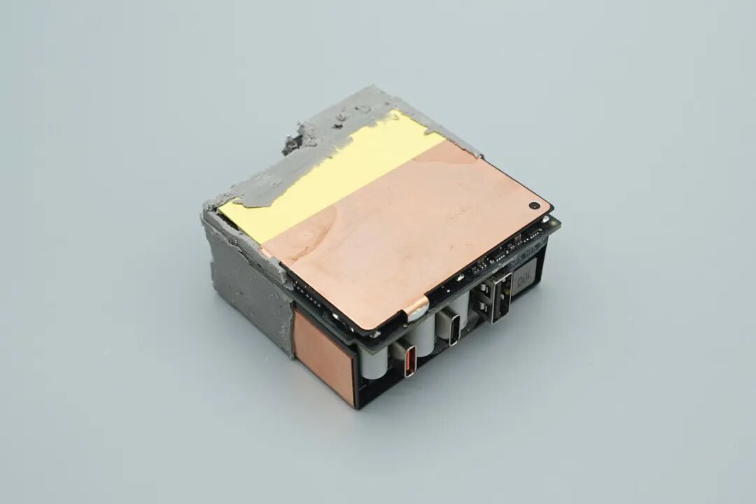 拆解报告:大疆140W 2C1A充电器图34