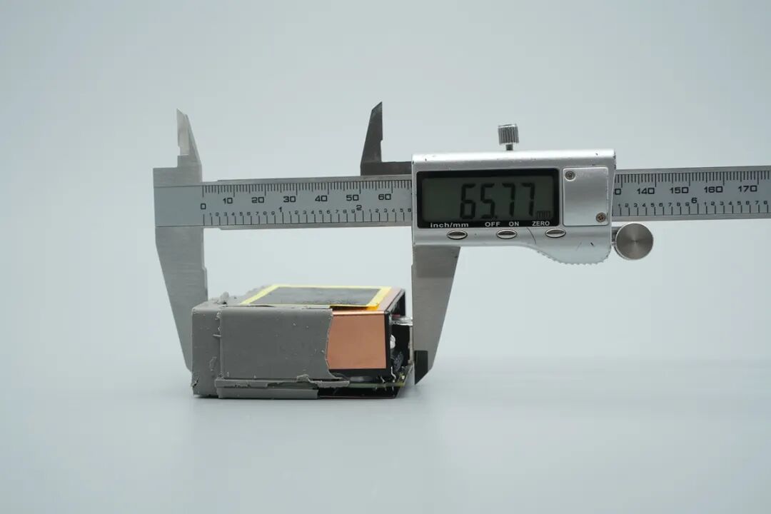 拆解报告:大疆140W 2C1A充电器图35