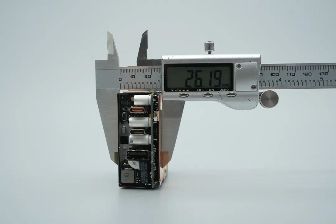 拆解报告:大疆140W 2C1A充电器图37