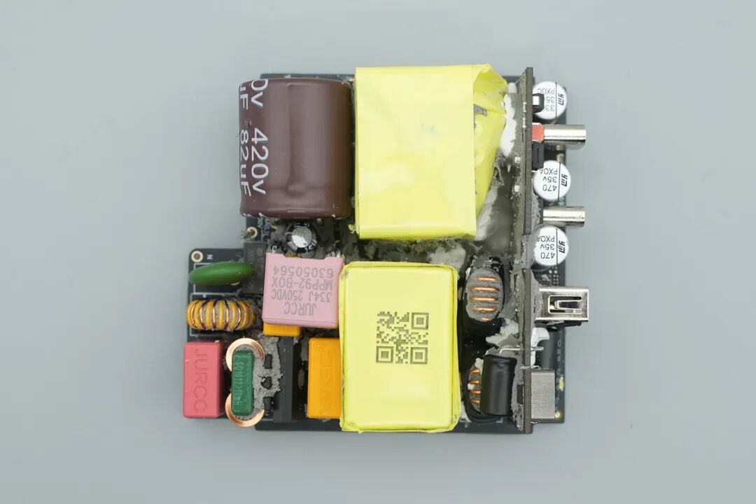 拆解报告:大疆140W 2C1A充电器图40