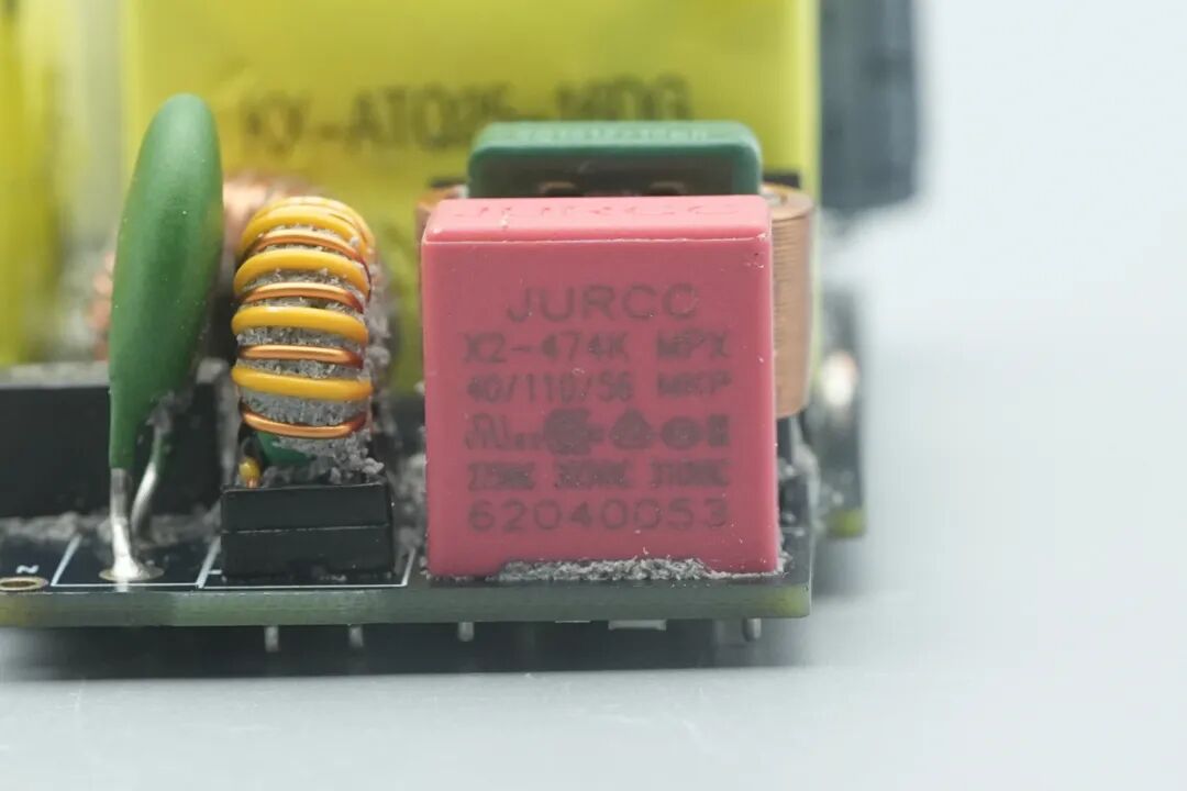 拆解报告:大疆140W 2C1A充电器图44