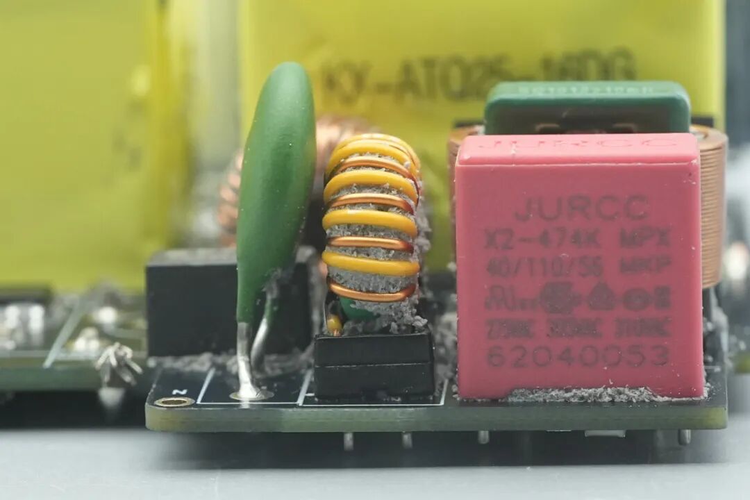 拆解报告:大疆140W 2C1A充电器图45