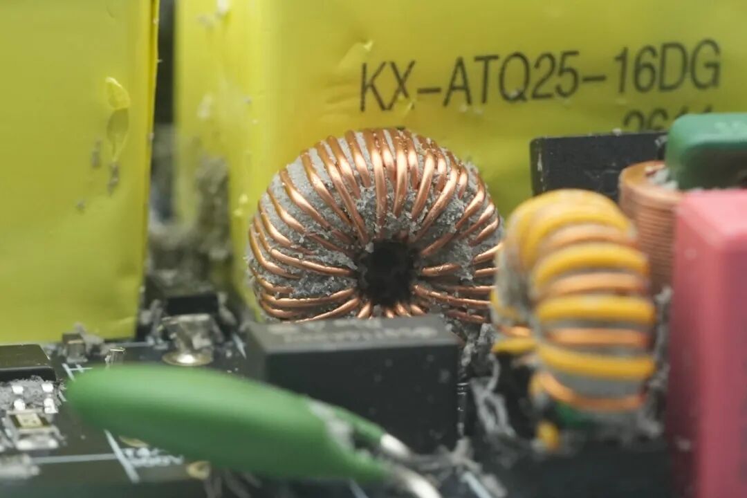 拆解报告:大疆140W 2C1A充电器图50