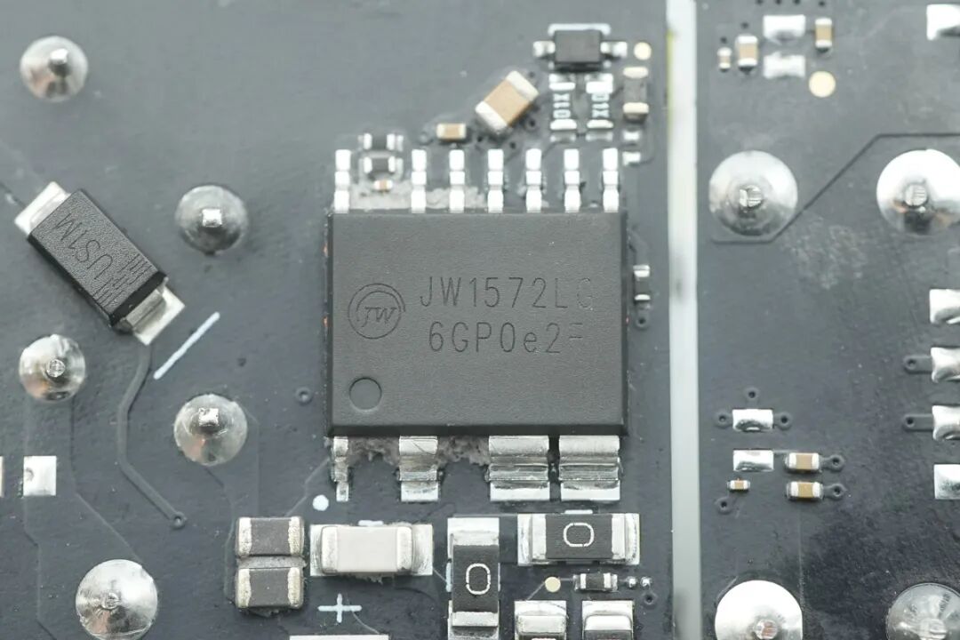 拆解报告:大疆140W 2C1A充电器图51