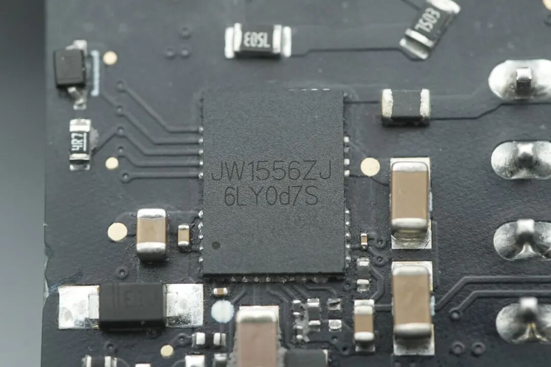 拆解报告:大疆140W 2C1A充电器图55