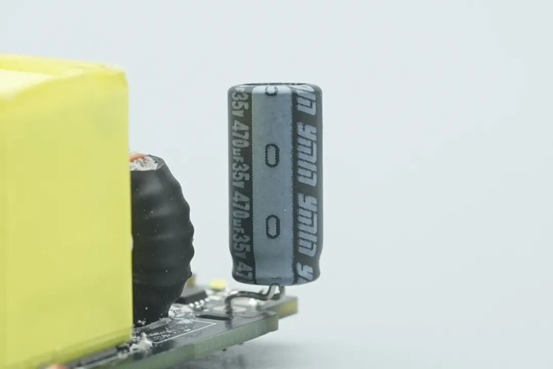 拆解报告:大疆140W 2C1A充电器图75