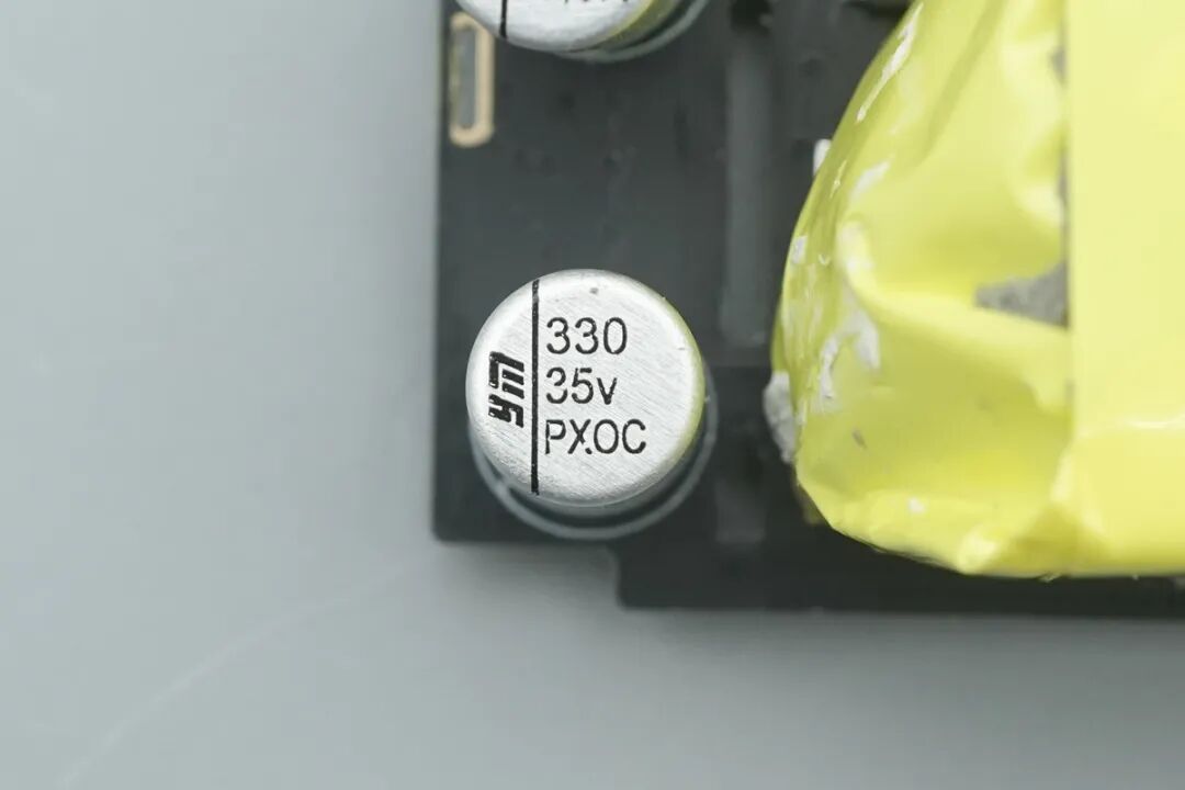 拆解报告:大疆140W 2C1A充电器图76