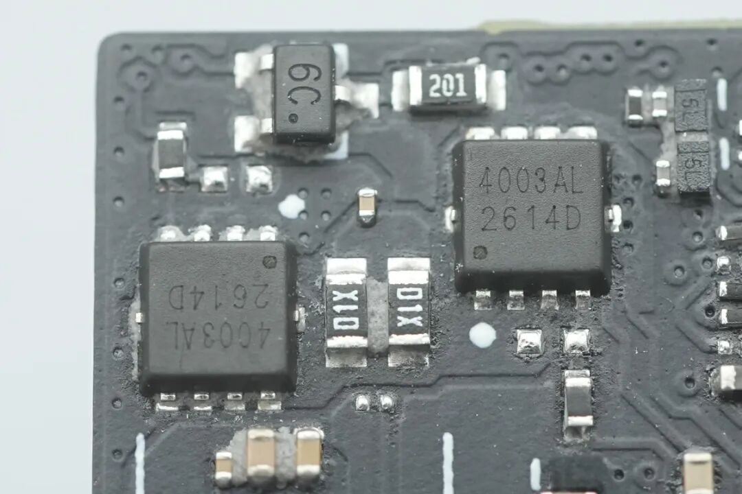 拆解报告:大疆140W 2C1A充电器图85