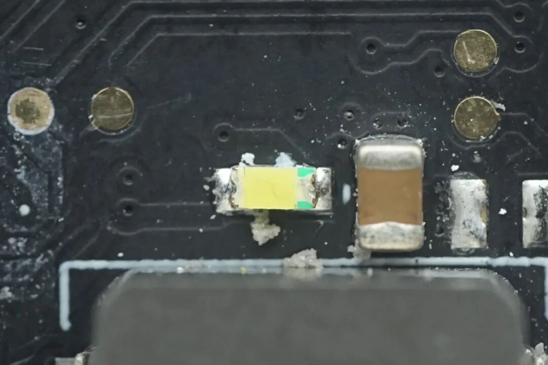 拆解报告:大疆140W 2C1A充电器图89