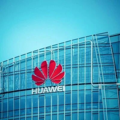 断网了智驾里程还在涨！华为和特斯拉都回应了